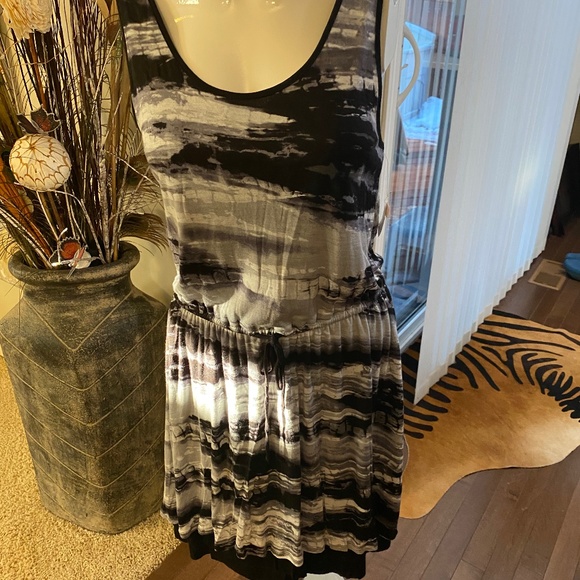 Very nice woman’s dress - Picture 1 of 7